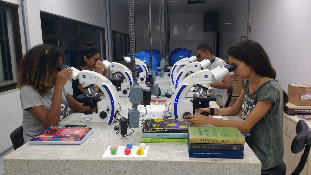 Aula em Laboratório no Campus Sosígenes Costa