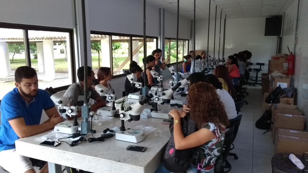 Aula em Laboratório no Campus Sosígenes Costa